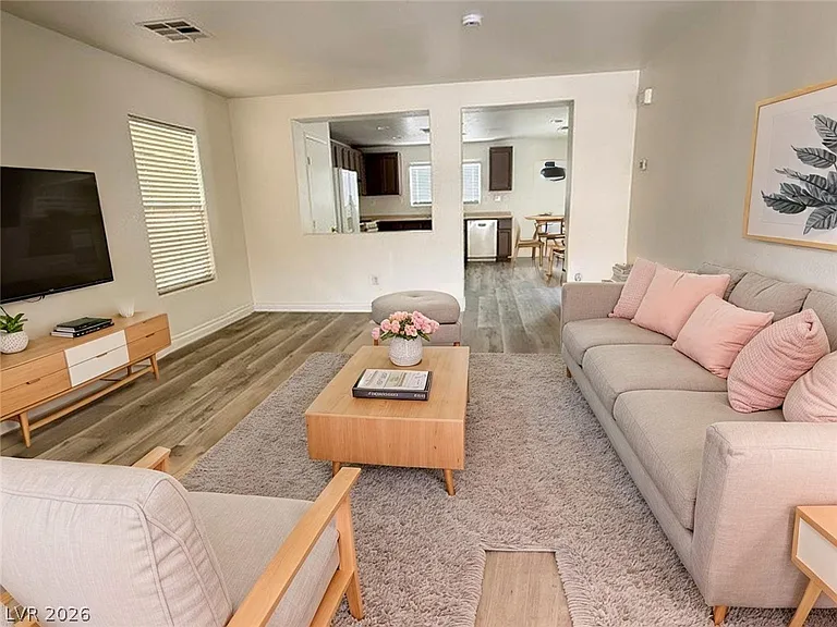 8012 Dutch Villas St — Photo 2