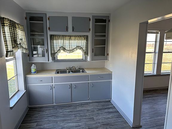 5th image of 505 E 8th St