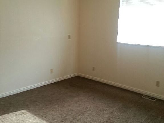 5th image of 1557 Garden Dr