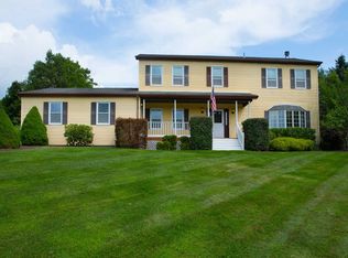 61 Stowe Dr, Poughquag, NY 12570