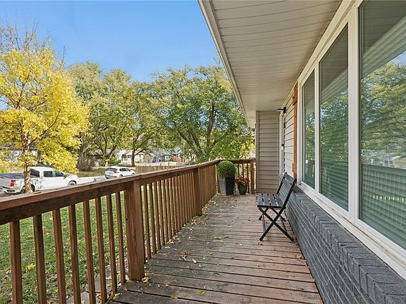 4th image of 315 NE Forest Ave