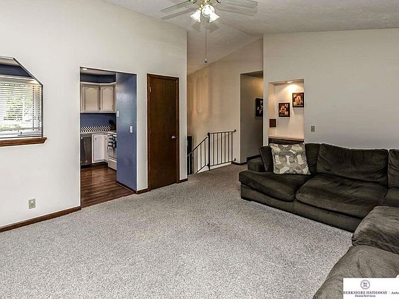 4th image of 10505 Hartman Ave