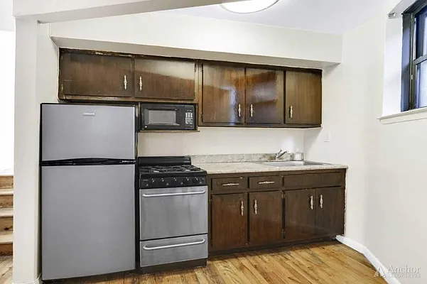 Rented by Anchor Associates | media 23