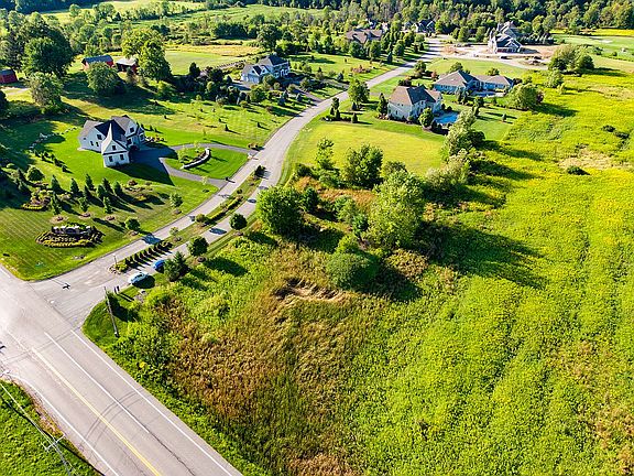 4th image of 14 Grandview Dr
