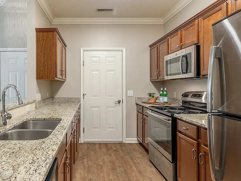 Reserve at Green Luxury Apartments — Photo 4