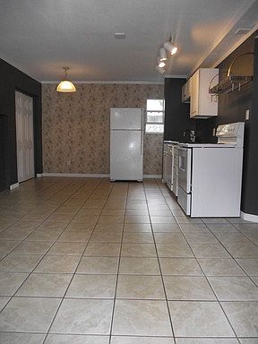 3rd image of 706-B NW 10th Ave