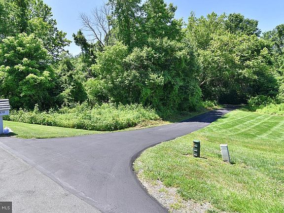 5th image of 850 Kings Retreat Dr