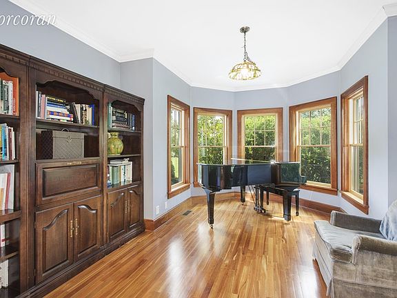 5th image of 280 Meadow Beach Ln