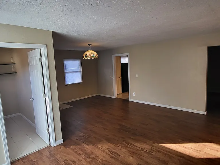 1944 Joy Ave — Photo 6