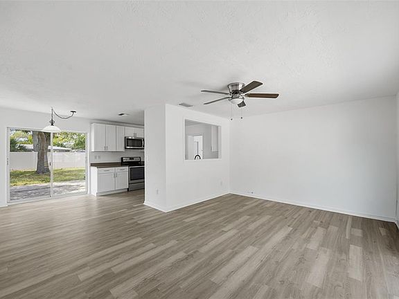 3rd image of 410 42ND AVENUE NE