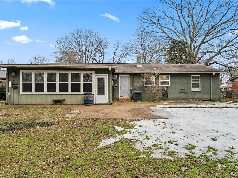 1073 Ivy Rd — Photo 31