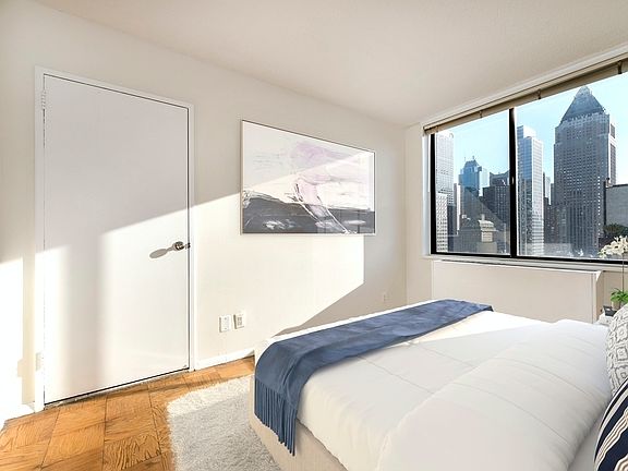 4th image of 330 W 56th St APT 4N