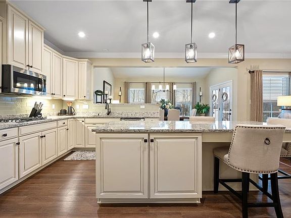 4th image of 1043 Blackhawk Dr