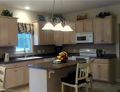 3rd image of 1701 Parkview Ln