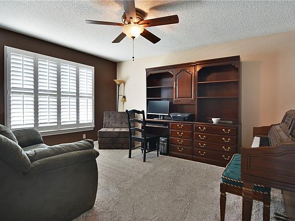 4th image of 772 Silverwood Dr