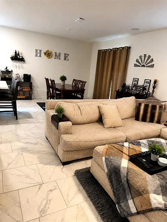 3 bed, 2.5 bath, 1908 sqft, $2,900 — Photo 3