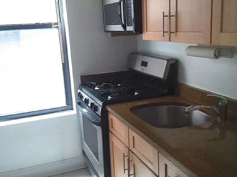 520 W 190th St #5B — Photo 4