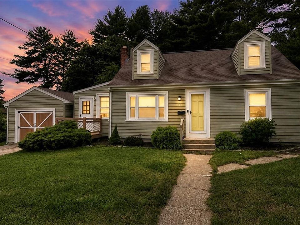 1st image of 22 Robbins Dr
