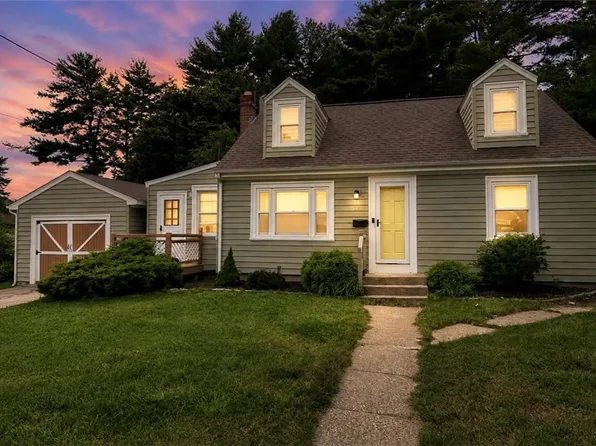 22 Robbins Dr, Coventry, RI 02816