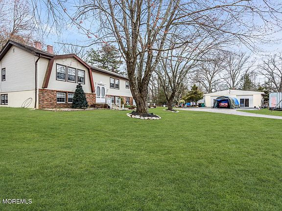 3rd image of 807 Monmouth Road