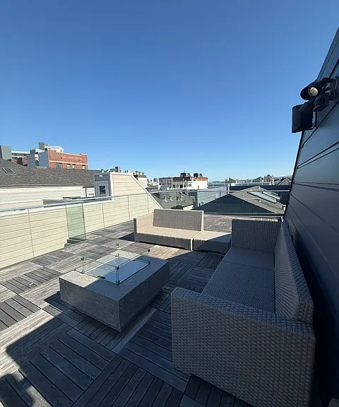 2540 Sacramento St — Photo 32