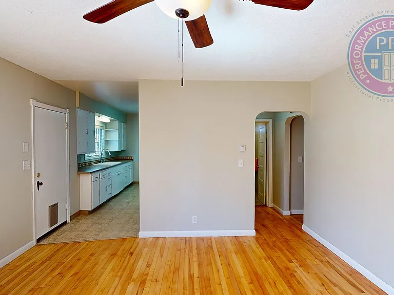 830 NE Sunrise Ln — Photo 8