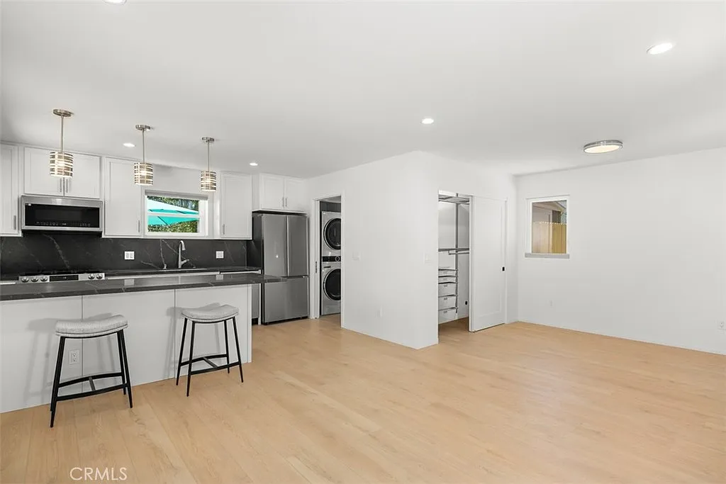 Studio, 440 sqft, $2,600 — Photo 2