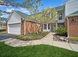 103 Meadowbrook Ln, Lake Bluff, IL 60044