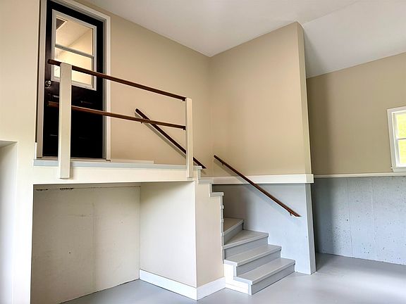 4th image of 504 Fontaine Road