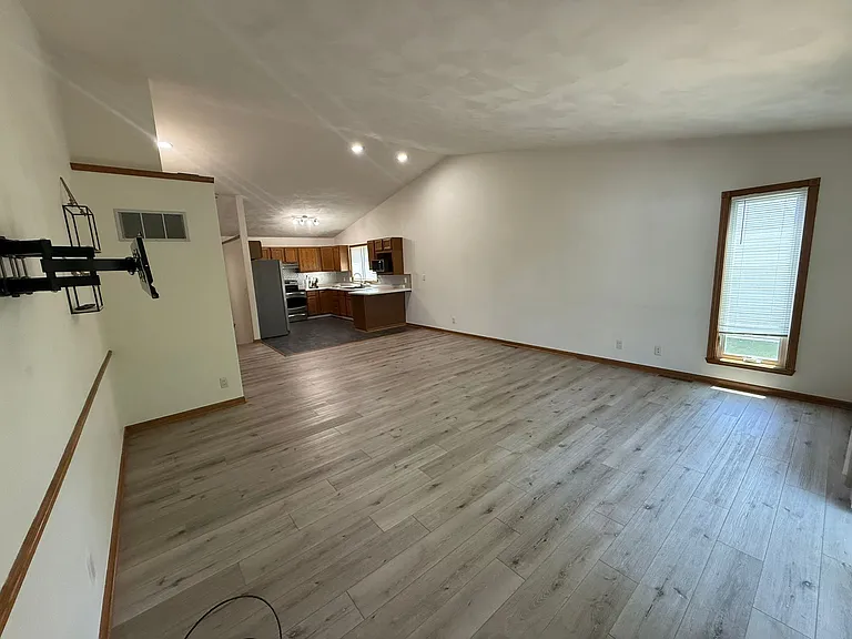 2101 Green Valley Dr — Photo 8