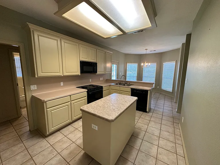 3920 Park Hurst Dr — Photo 4