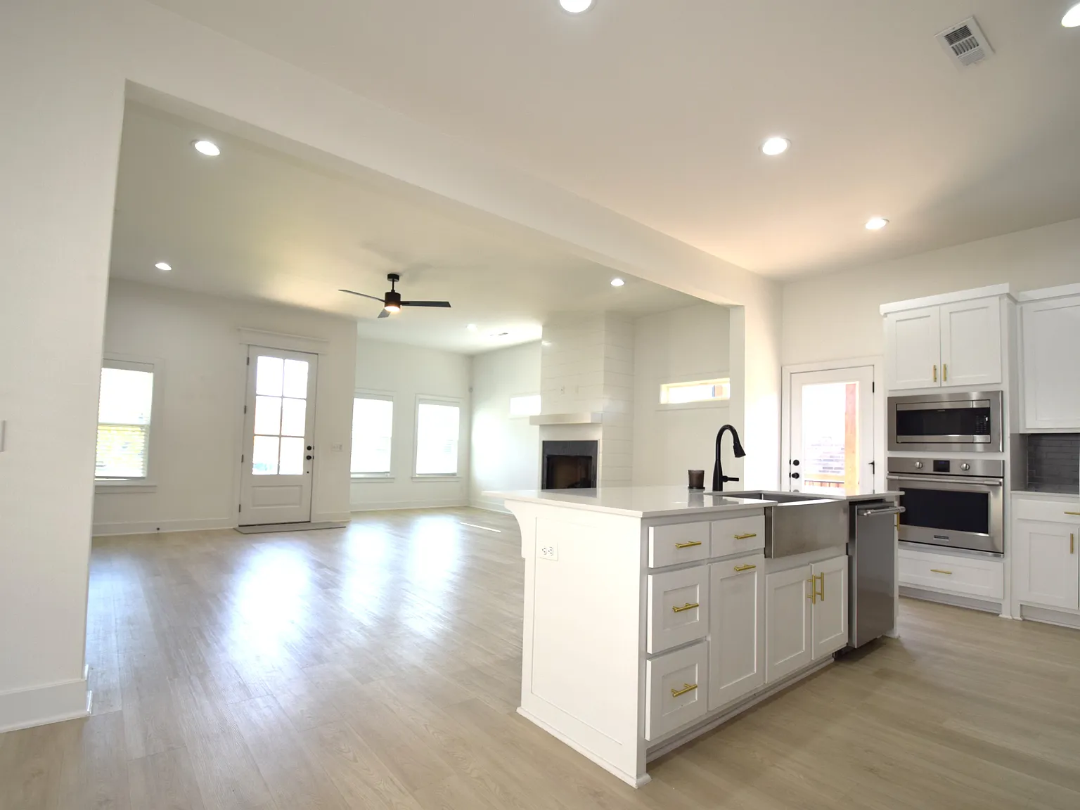 4 bed, 2623 sqft, $2,750 — Photo 3