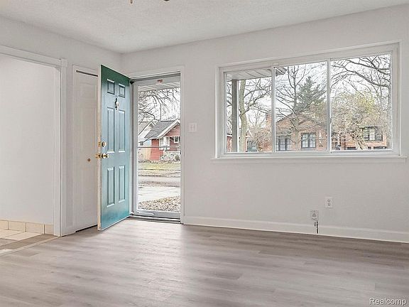 3rd image of 8449 Yale Ave