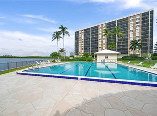 17 Bluebill Ave APT 301, Naples, FL 34108