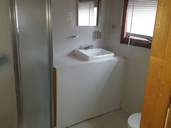 228 Center Street Bathroom