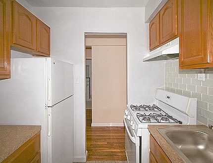 2nd image of 37-7 147th St #3R00