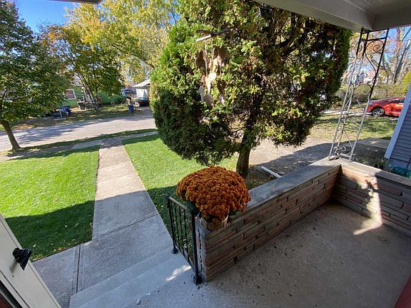 3rd image of 2768 Azelda St