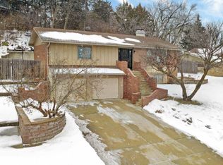 709 Ridgewood Dr, Manhattan, KS 66502