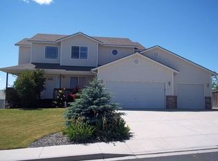 1805 NW Canyon View Dr, Pullman, WA 99163