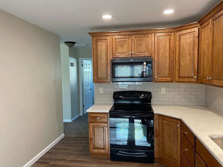277 Shirley Dr #2 — Photo 2