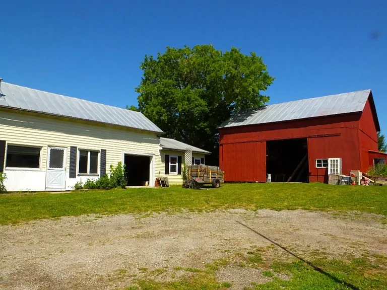 3375 Seventeen Mile Rd NE — Photo 2