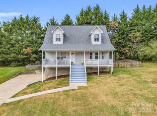 111 Onyx Dr, Fairview, NC 28730