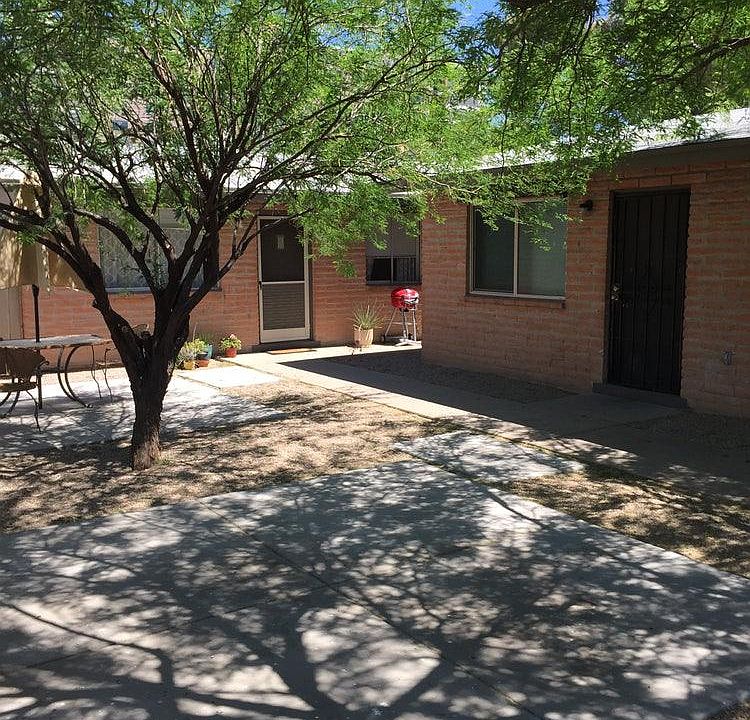 Front courtyard of Unit