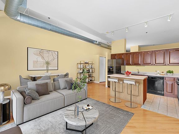 3rd image of 1000 E 53rd St Unit 507S