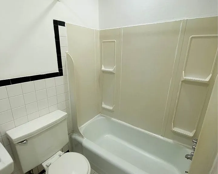 322 S 11th St — Photo 2