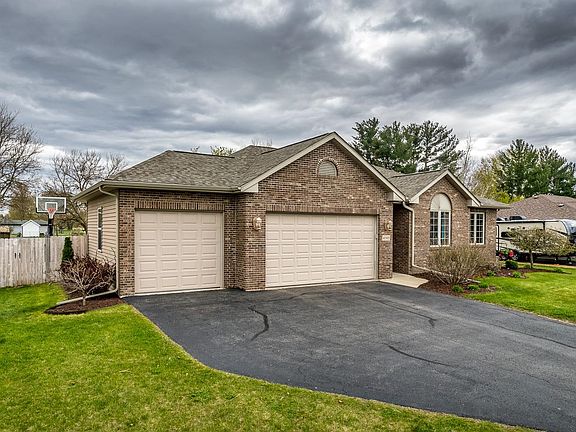 2nd image of 4565 Woodcrest Ln