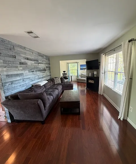 Contee Rd — Photo 1