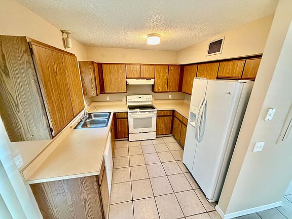 5th image of 2387 1st Ave #A