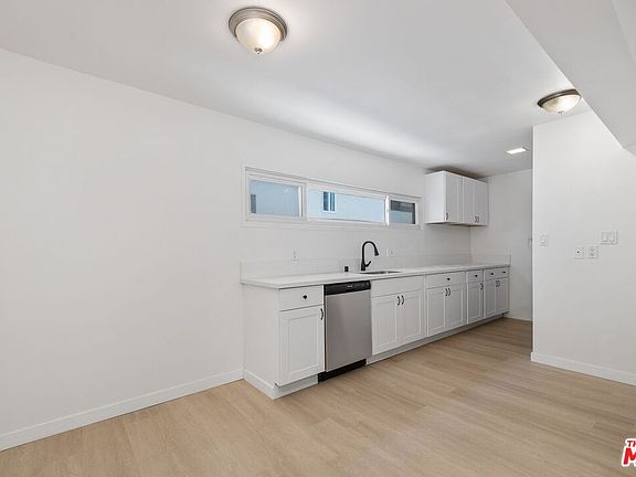 5th image of 2621 S Centinela Ave #7