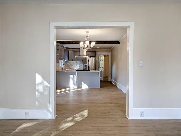 415 E 10th St SE — Photo 10